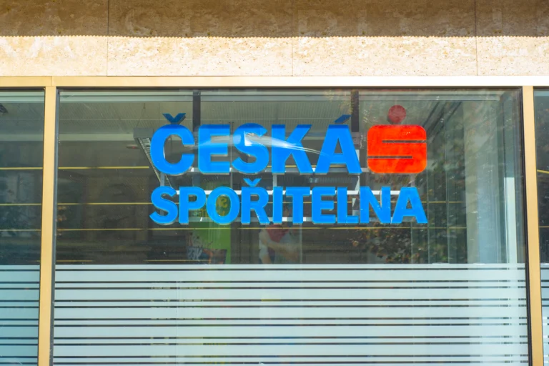 Česká spořitelna zítra v&nbsp;noci vypne George i&nbsp;1&nbsp;500 bankomatů: Odstávka potrvá několik hodin