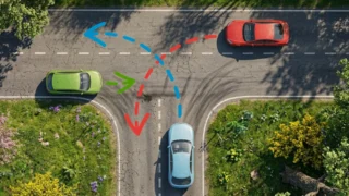 Hlavolam pro řidiče: Tato křižovatka zmate 60&nbsp;%&nbsp;Čechů, nedání přednosti stojí 10&nbsp;000&nbsp;Kč&nbsp;a&nbsp;4 body