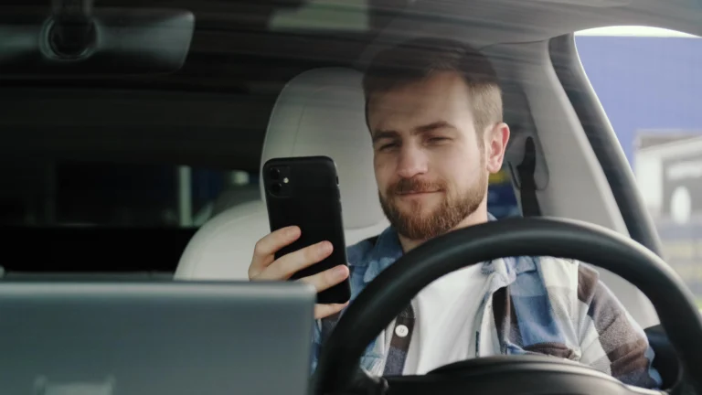 Nabíječka z&nbsp;Action do auta za 46&nbsp;Kč&nbsp;se šíří Českem. Porovnali jsme ji s&nbsp;alternativami z&nbsp;e-shopů