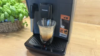 3 nejlepší levné automatické kávovary (2026): Na vrcholu DeLonghi, Philips za 5&nbsp;500&nbsp;Kč&nbsp;překvapil