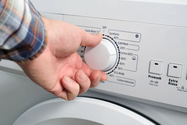 Praní na 40&nbsp;°C&nbsp;může kazit oblečení a&nbsp;zvyšovat spotřebu elektřiny. Češi to přitom neví a&nbsp;riskují dál