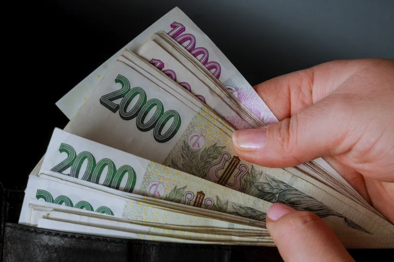 Nový nejlepší spořicí účet? Raiffka zvedla úrok na 4,2&nbsp;%. Alternativa má ale 4&nbsp;%&nbsp;za méně přísných podmínek