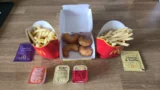 Test nových příloh v&nbsp;McDonald’s (2026): Sypané hranolky McShaker Fries zklamaly, zachránily to chorvatské krevety