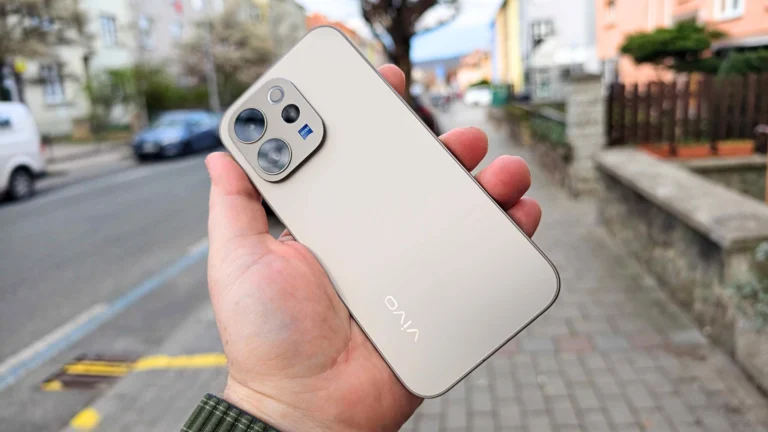 Vivo V70: Zabiják střední třídy s&nbsp;výborným fotoaparátem (Recenze)