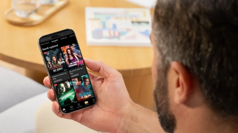 Nejstahovanější 4 užitečné aplikace na Androidu 2026: Od krátkých seriálů přes AI asistenta po tracker spánku