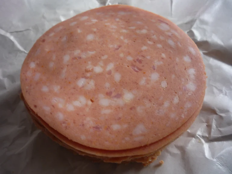 Nejhorší salám ze supermarketu: U&nbsp;gothaje výhláška hlídá jen 40&nbsp;%&nbsp;masa, rozdíly jsou obrovské