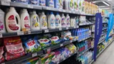 Test 3 pracích prášků ze supermarketu (2026): Vyhrál Persil, nejslabší výkon předvedl Ariel
