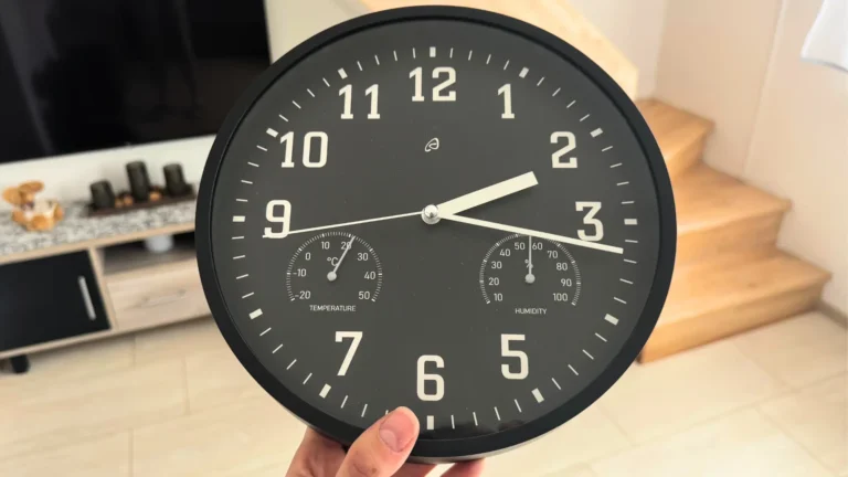 Chytré hodiny z&nbsp;Lidlu za 130&nbsp;Kč&nbsp;v&nbsp;dlouhém testu (2026): Vlhkoměr nadhodnocuje o&nbsp;14&nbsp;%, teploměr je naopak přesný
