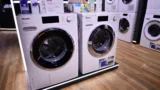 Nejlepší pračky dle testů (2026): Bosch za 10&nbsp;000&nbsp;Kč&nbsp;umí přidat prádlo po startu, Samsung dávkuje prostředek sám