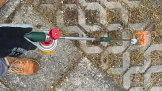 Otestovala jsem plynový vypalovač plevele Parkside: Na plevel slabý, jinde překvapí