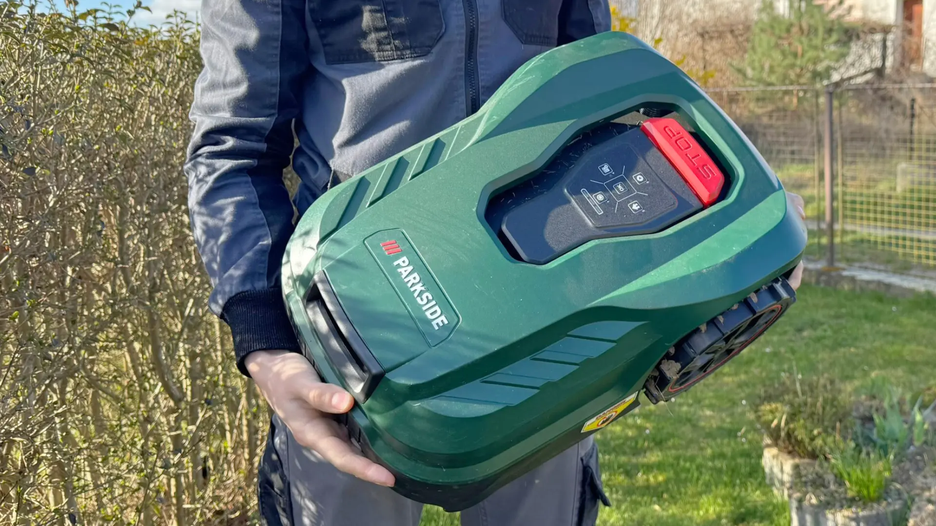 Parkside robotická sekačka se slevou 2&nbsp;000&nbsp;Kč: Po testu vím, kdy za 4&nbsp;400&nbsp;Kč&nbsp;dává smysl (a&nbsp;kdy ne)