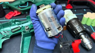 Rozebrala jsem 15 let starou aku vrtačku Parkside: Kutilská konspirace o&nbsp;Bosch komponentech se zamotává