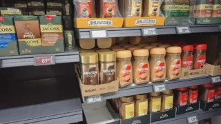 Instantní kávy ze supermarketu v&nbsp;testech: Davidoff a&nbsp;Jacobs vedou. Jihlavanka mě zklamala