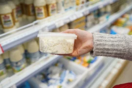 Nejhorší tvaroh ze supermarketu 2026: Místo mléka škrob a&nbsp;zahušťovadla. dTest určil 3 vítěze