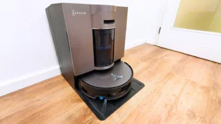 Nejlepší robotické vysavače (srpen 2026): boduje high-endový Roborock a&nbsp;Ecovacs s&nbsp;mopovacím válcem. Testovali jsme ho