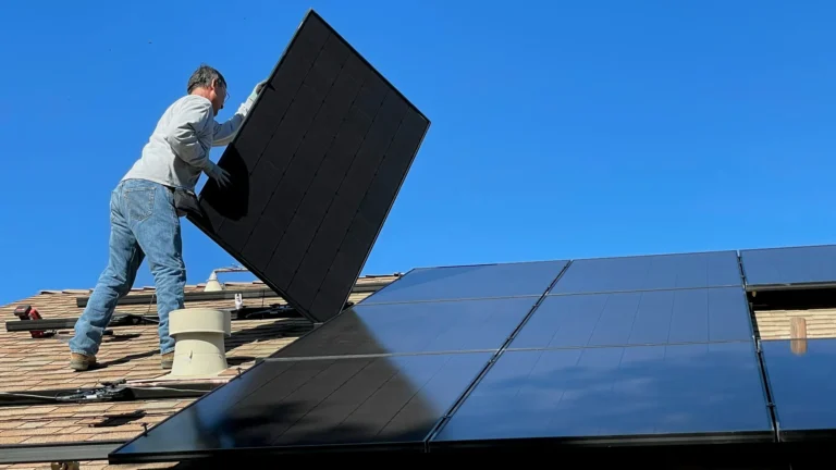 Nejlepší řešení fotovoltaiky pro rok 2026? Češi by měli řešit hlavně výkon a&nbsp;přebytky