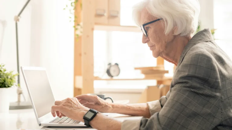 Nejlepší chytré hodinky pro seniory (2026): myPhone láká cenou, Aligator jednoduchostí, BodyID sází na netradiční design