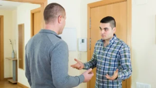 „SVJ mi nařídilo prodat byt, bránit se jde těžko.“ Kvůli neplacení i&nbsp;hluku mohou Češi přijít o&nbsp;střechu nad hlavou