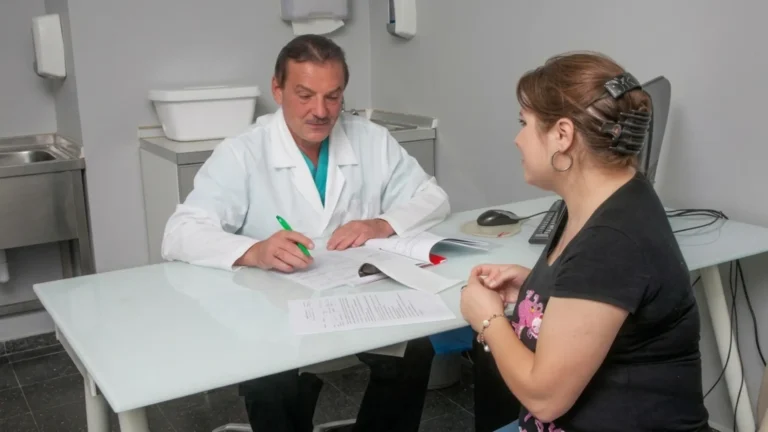 Povinné prohlídky řidičů od roku 2029: Ověřili jsme, co EU schválila. Češi panikaří zbytečně