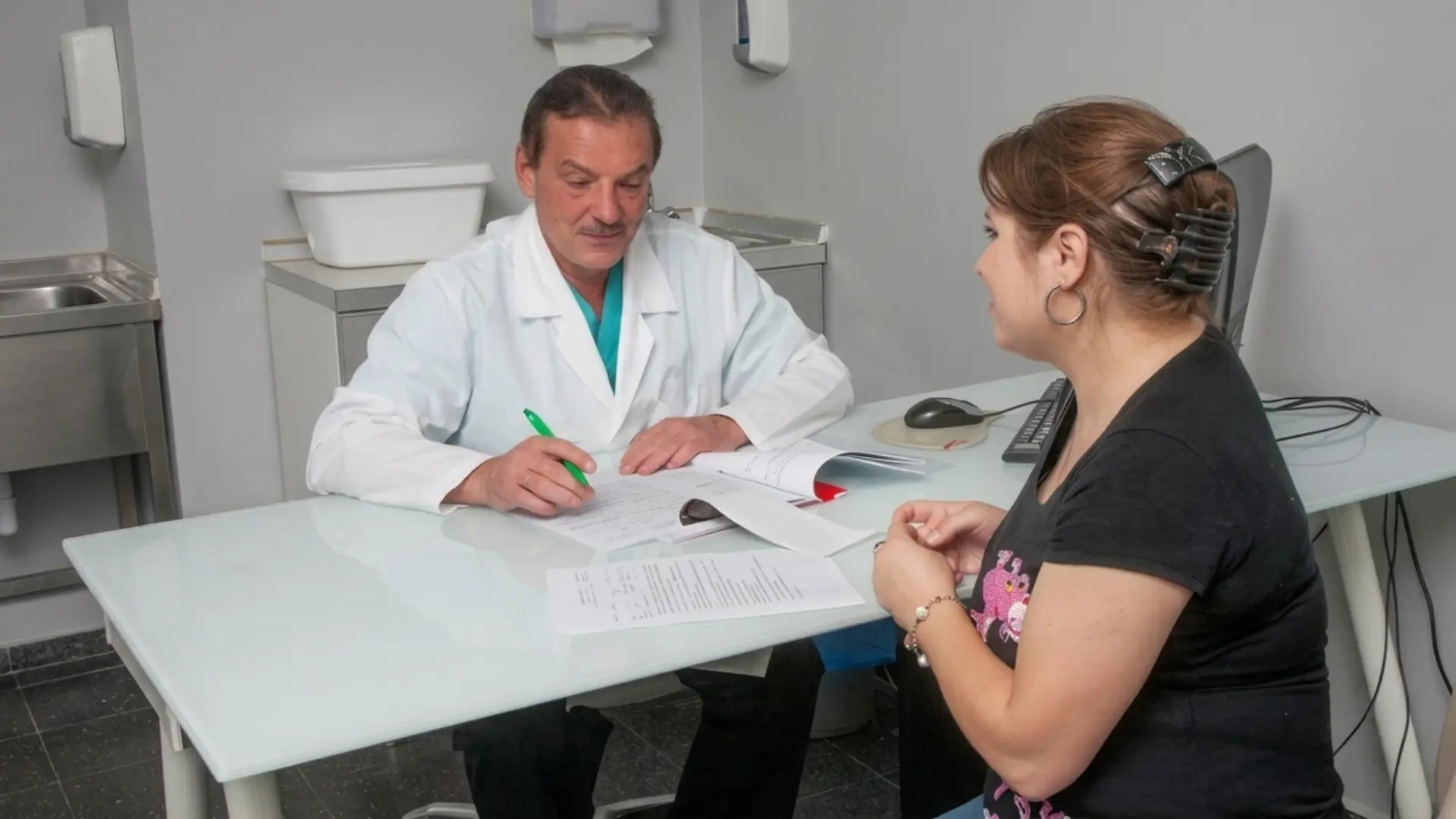 Povinné prohlídky řidičů od roku 2029: Ověřili jsme, co EU schválila. Češi panikaří zbytečně