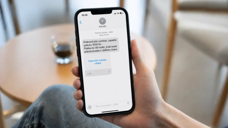„Máte 48 hodin na zaplacení pokuty 1&nbsp;500&nbsp;Kč,“ tvrdí SMS od policie. Nová vlna podvodů se šíří Českem