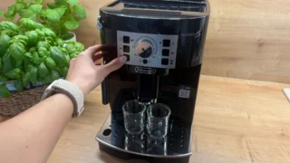 Levný a&nbsp;přitom nejlépe hodnocený automatický kávovar (Test): Má 94&nbsp;%&nbsp;od uživatelů a&nbsp;6 titulů Produkt roku.