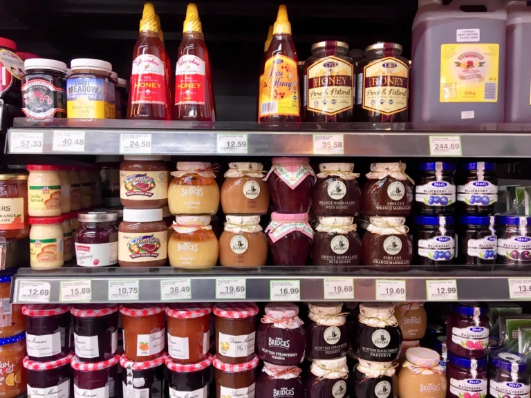 SZPI stahuje 3 značky medů z&nbsp;Lidlu, Rohlíku a&nbsp;Makra: Podle inspekce to pravý med není