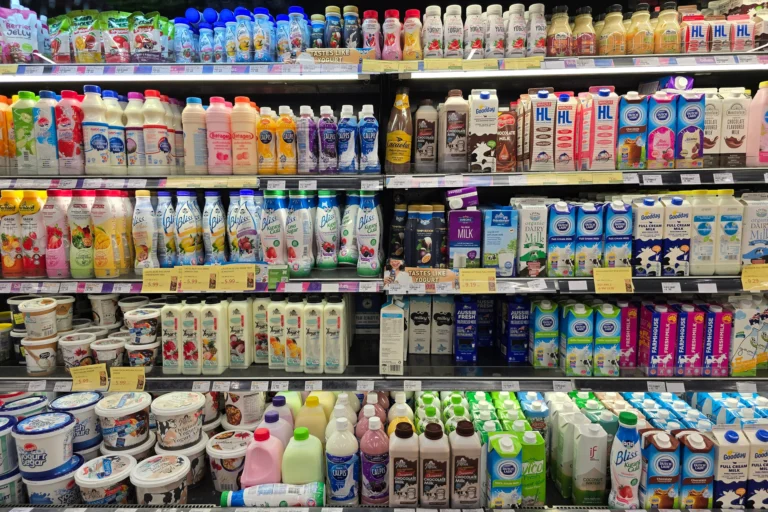 Nejhorší mléčné výrobky ze supermarketu 2026: Cukr a&nbsp;aromata místo mléka a&nbsp;ovoce