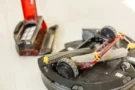 3 nejhorší robotické vysavače (2026): Prémiový model zklamal výkonem, eufy musel svolávat kvůli riziku požáru