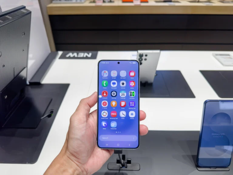 Těchto 35 mobilů letos přijde o&nbsp;podporu: Pozor si dejte u&nbsp;Xiaomi, Samsungu i&nbsp;Motoroly. Nespustíte banku