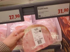 5 zjištění ze srovnání cen v&nbsp;Lidlu, Albertu, Tescu a&nbsp;Bille (2026): Nejlevnější řetězec bez slev se slevami propadá