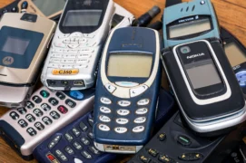 Tlačítkové telefony jsou zpět: Prodeje rostou o&nbsp;550&nbsp;%, kupují je i&nbsp;mladí Češi. Jeden má být hit