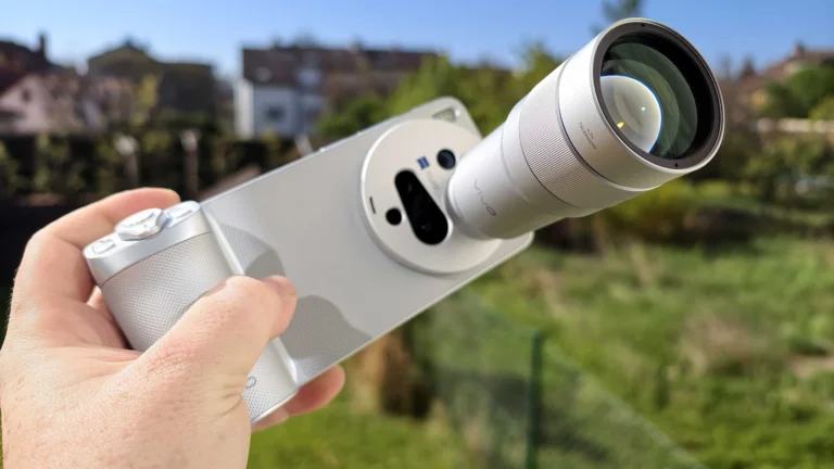 Měsíc jsem používal Vivo X300 Ultra (Test): Všestranný fotomobil bez kompromisů skvěle zvládá video, cena zabolí