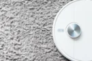 Nejlepší robotický vysavač na koberce s&nbsp;vysokým vlasem: Roborock nadzvedne podvozek o&nbsp;4&nbsp;cm