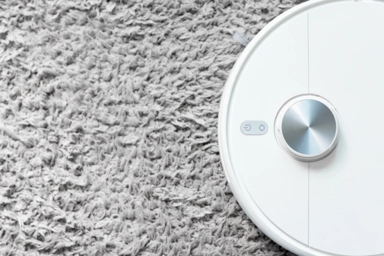 Nejlepší robotický vysavač na koberce s&nbsp;vysokým vlasem: Roborock nadzvedne podvozek o&nbsp;4&nbsp;cm