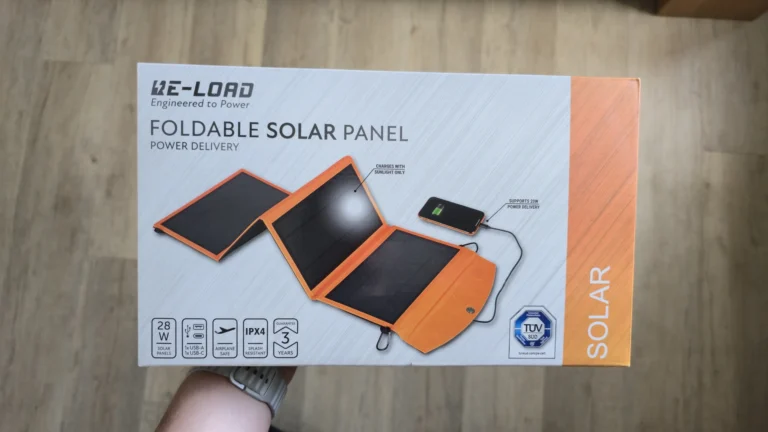 Test solárního panelu z&nbsp;Action za 499&nbsp;Kč: Mobil nabije i&nbsp;pod mrakem, Češi o&nbsp;něm mluví už týdny