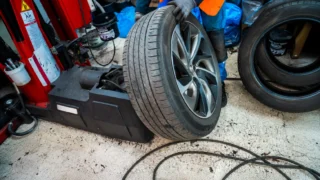 Test 16 letních pneumatik ADAC (2026): Vede Continental, levný Maxxis překvapil. Michelin skončil až sedmý