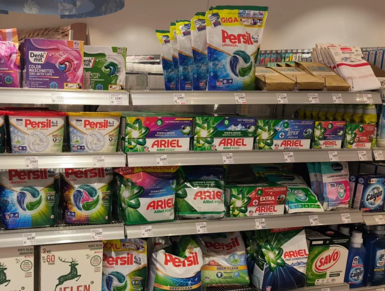 Test 3 pracích prášků z&nbsp;drogerie (2026): Privátní značka Denkmit z&nbsp;dm dorovnala dražší klasice Persil