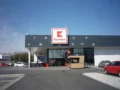 Média lákají na „chytrou nabíječku z&nbsp;Kauflandu“. Je levná a&nbsp;vypadá jako trhák, ale pozor. Koukli jsme na konkurenci