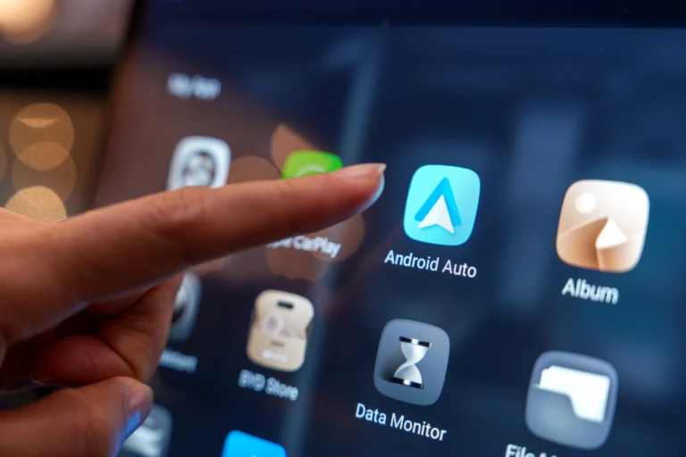 Tohle hned změňte v&nbsp;Android Auto pro rok 2026. Poradíme, jak na automatické spouštění hudby, pořadí aplikací i&nbsp;notifikace