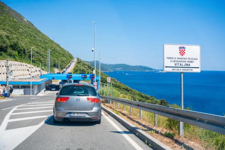 Češi na cestě do Chorvatska můžou být zaskočeni: Přišel zákaz alkoholu i&nbsp;omezení pronájmů, další věci se chystají na 2027