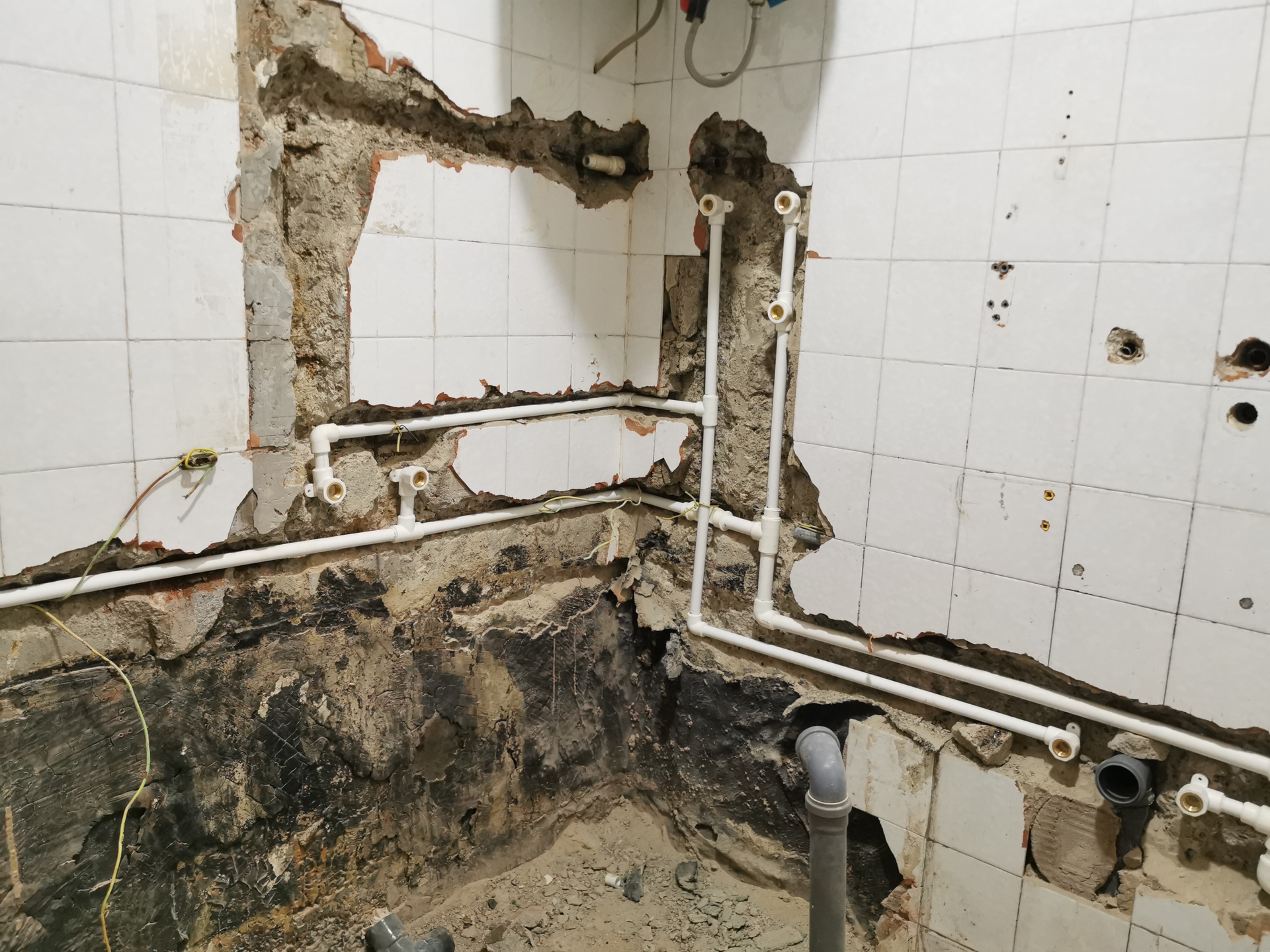 „Sprchový kout jsem vyboural,“ říká čím dál víc Čechů. Nasazují walk-in, pozor ale i&nbsp;na nevýhody