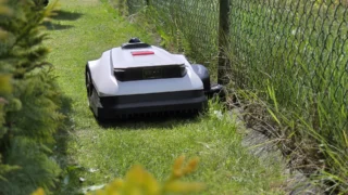 Robotická sekačka Ecovacs Goat A1600&nbsp;(Test): Na zahradě jezdila měsíc, na dráty v&nbsp;zemi zapomeňte