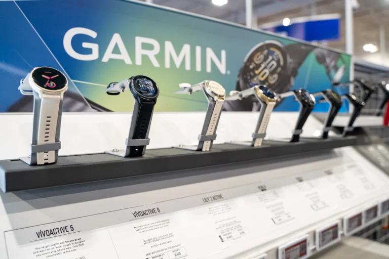 3 nejlepší Garmin hodinky (2026): Levný Forerunner 165 Music umí překvapivě hodně z&nbsp;výbavy Fénixu 8