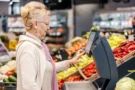 Billa zavedla na Slovensku pro seniory slevu 10&nbsp;%&nbsp;z&nbsp;celého nákupu. Důchodci v&nbsp;ČR volají po tom stejném