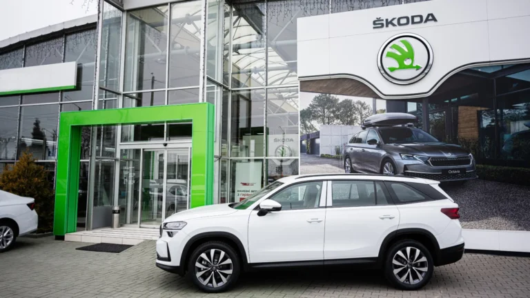 Spalovák vs. elektroauto v&nbsp;roce 2026: Cesta do Chorvatska není argument, zvolil bych elektromobil