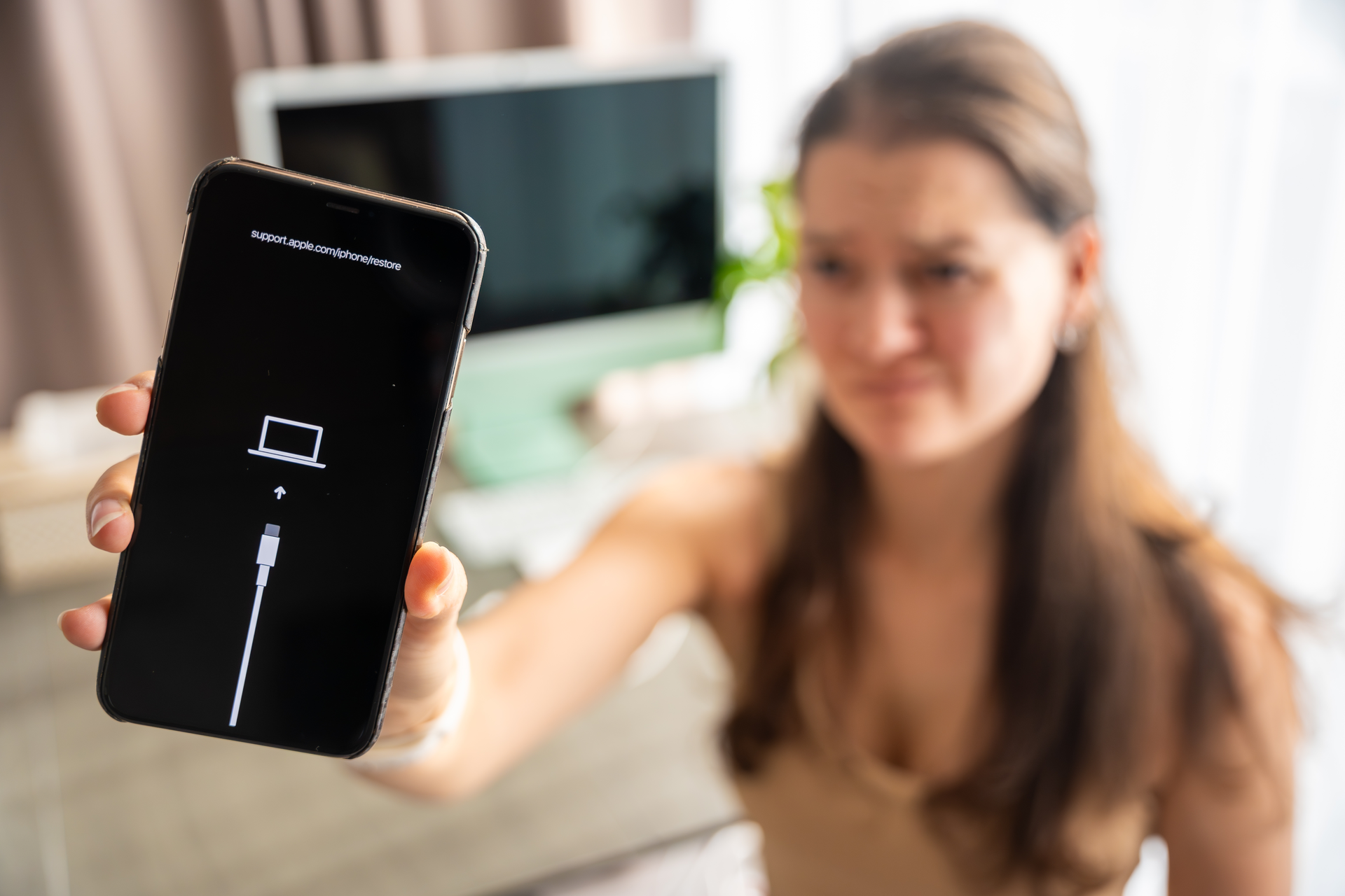 Apple vyplatí majitelům iPhonů odškodnění 250 milionů dolarů: Firma lhala o&nbsp;nových funkcích. U&nbsp;toho končí i&nbsp;šéf Tim Cook