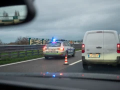 Češi s&nbsp;nosiči kol pozor: Na cestách do Itálie bez speciální značky hrozí pokuta 8&nbsp;700&nbsp;Kč&nbsp;a&nbsp;k&nbsp;moři se nedostanete