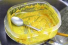Tuhle plastovou krabičku máte určitě doma: Při ohřívání se vám z&nbsp;ní do jídla uvolňují mikroplasty. Nedělejte to, varují experti