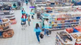„Z&nbsp;Alberta odcházel bez placení, kdo mu bránil, dostal pěstí.“ Krádeže v&nbsp;obchodech se množí, Kaufland nasazuje brány